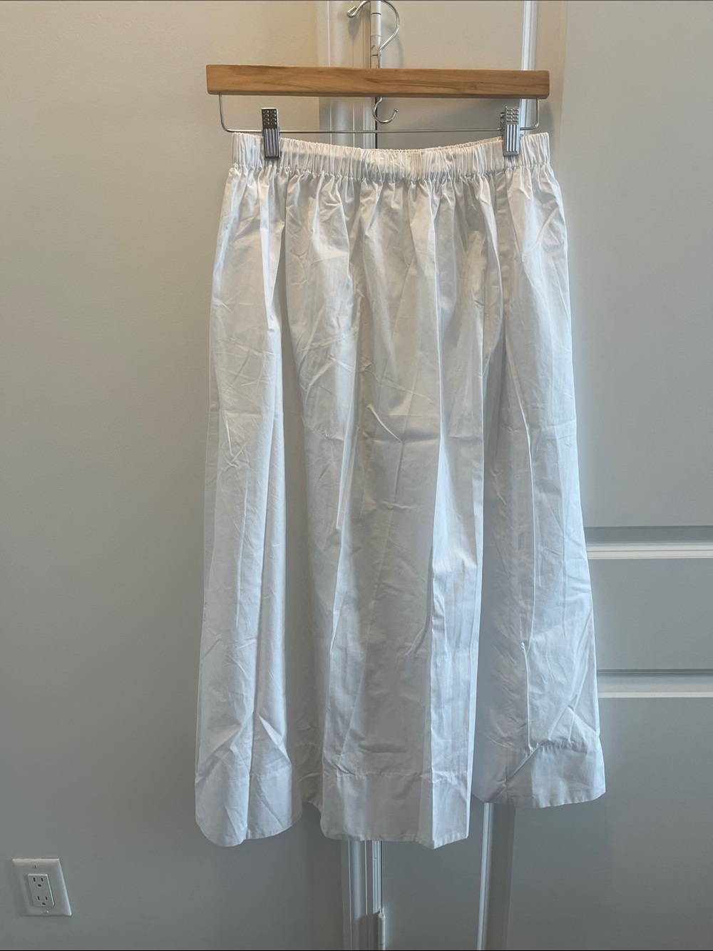 H&M White Elastic-Waist Midi Skirt